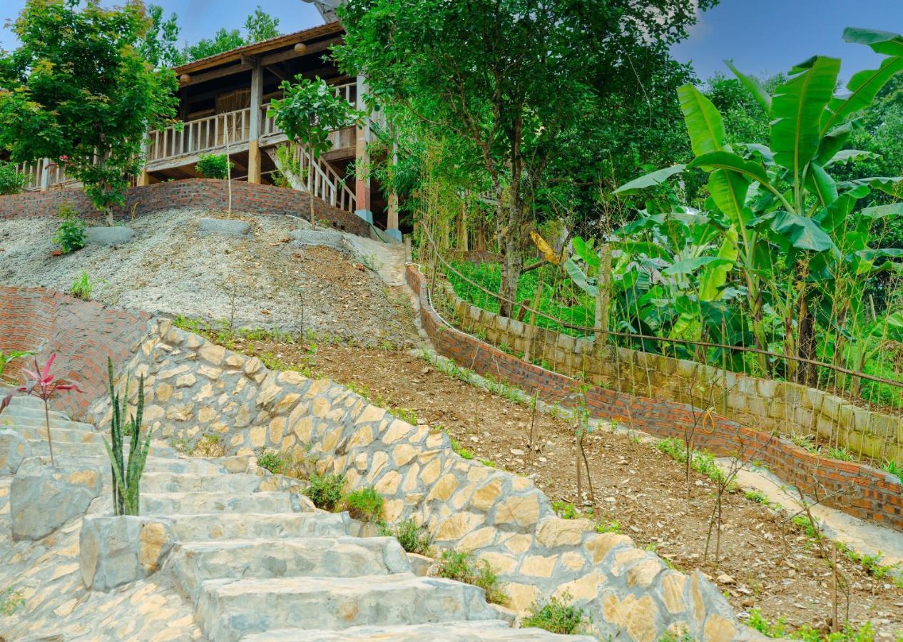 The Loli Hill Homestay *